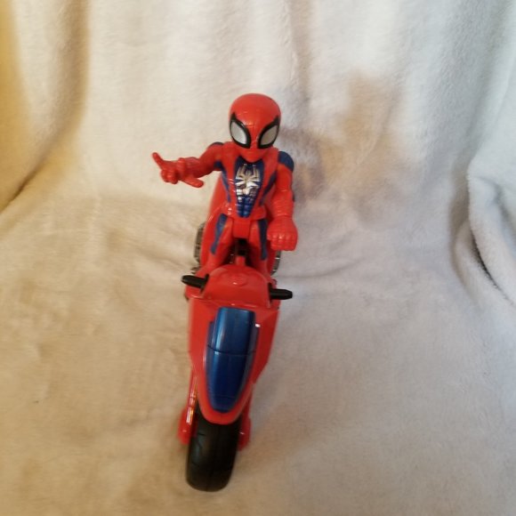 2018 Hasbro Marvel Spiderman and Bike - Picture 4 of 7